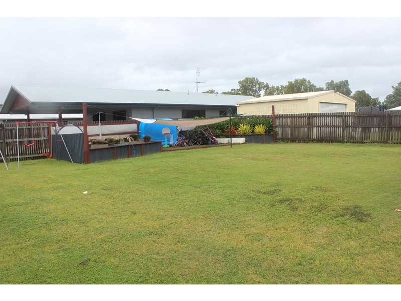 6 Leonie Crt, Armstrong Beach QLD 4737