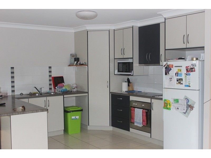 6 Leonie Crt, Armstrong Beach QLD 4737