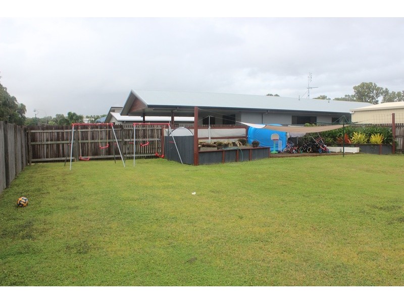 6 Leonie Crt, Armstrong Beach QLD 4737