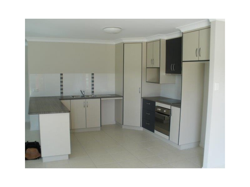 6 Leonie Crt, Armstrong Beach QLD 4737