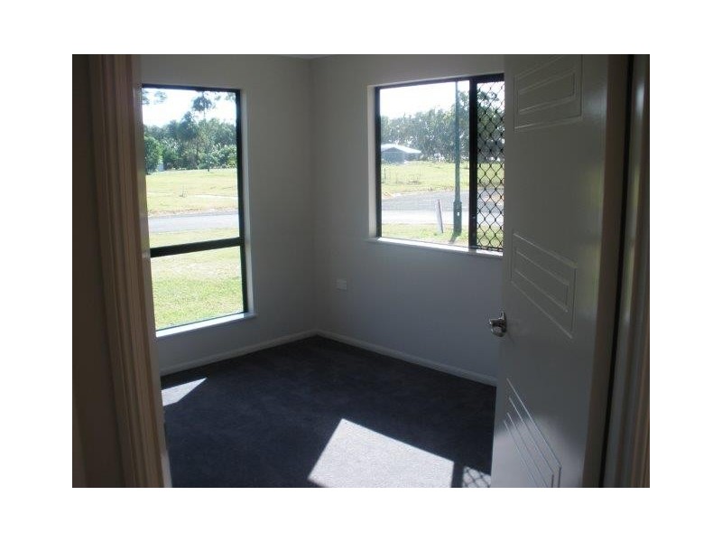 6 Leonie Crt, Armstrong Beach QLD 4737