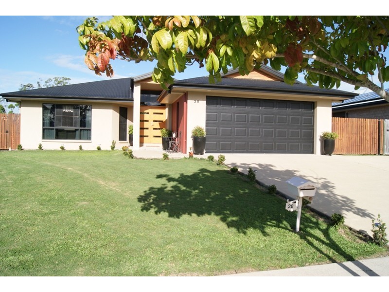28 Robinson Av, Walkerston QLD 4751