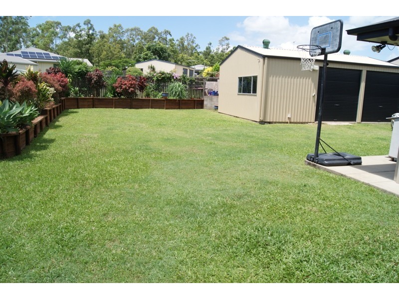28 Robinson Av, Walkerston QLD 4751