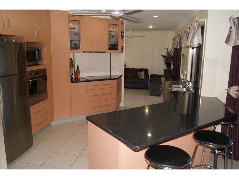 28 Robinson Av, Walkerston QLD 4751