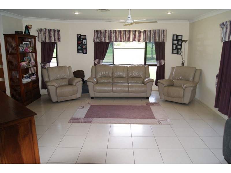 28 Robinson Av, Walkerston QLD 4751