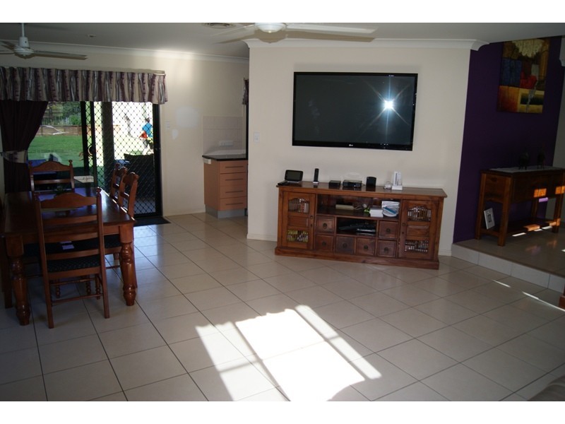 28 Robinson Av, Walkerston QLD 4751