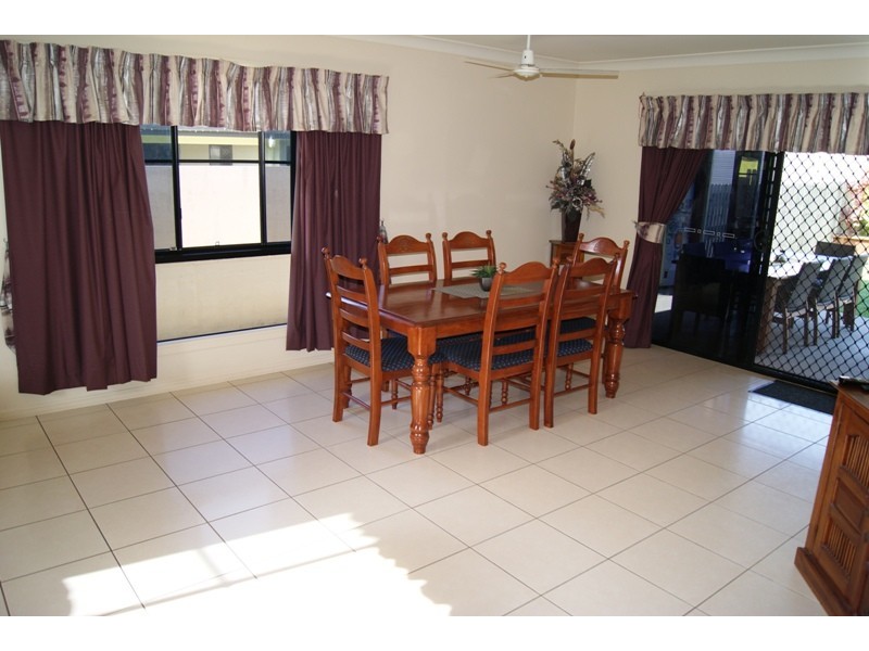 28 Robinson Av, Walkerston QLD 4751