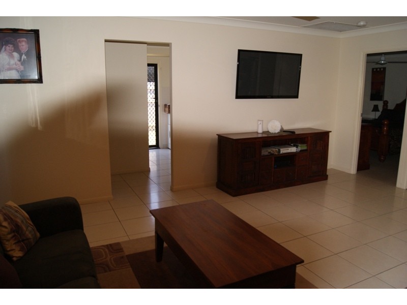 28 Robinson Av, Walkerston QLD 4751