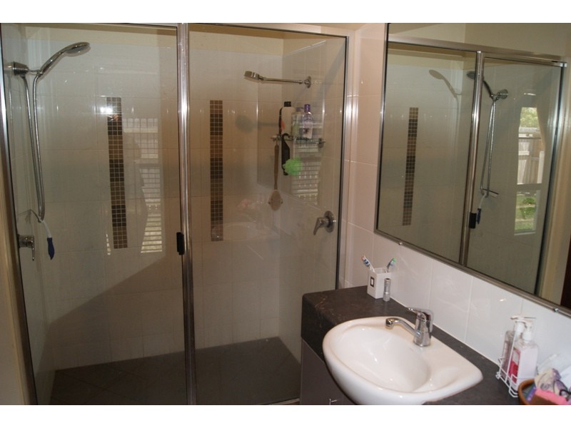 28 Robinson Av, Walkerston QLD 4751