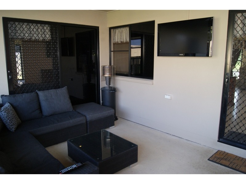 28 Robinson Av, Walkerston QLD 4751