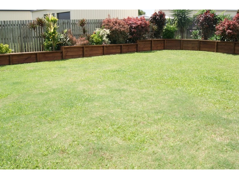 28 Robinson Av, Walkerston QLD 4751