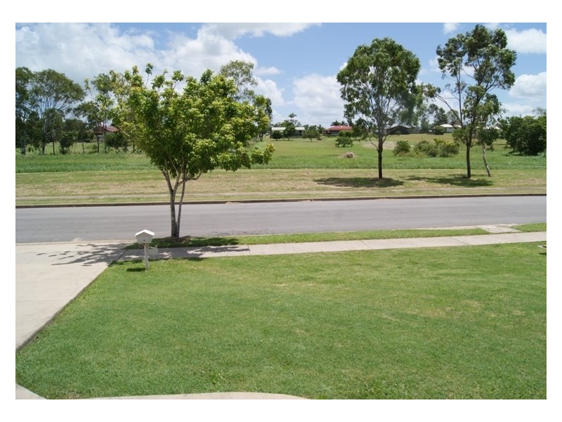 28 Robinson Av, Walkerston QLD 4751