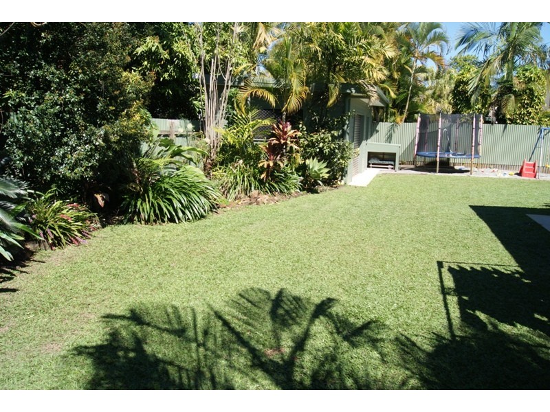 5 Bower St, Slade Point QLD 4740