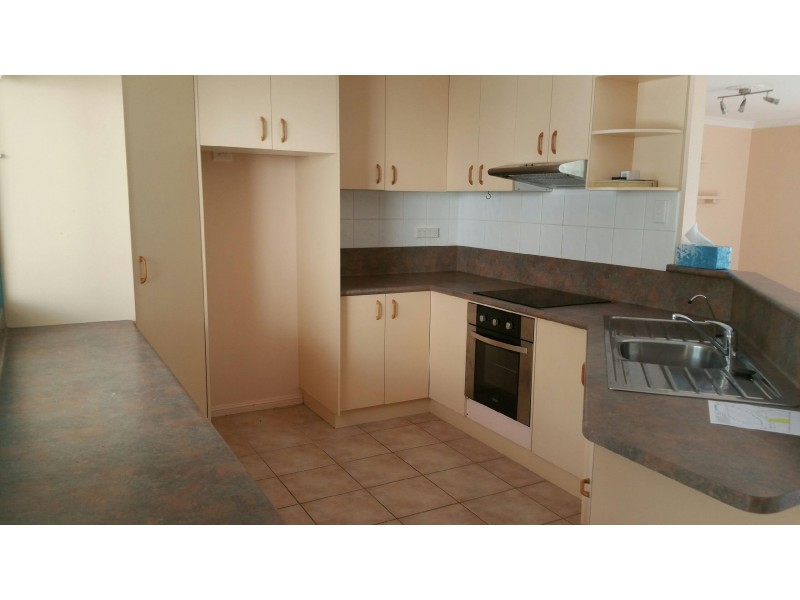 35 sayre, Boyne Island QLD 4680