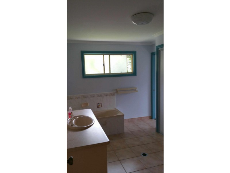 35 sayre, Boyne Island QLD 4680