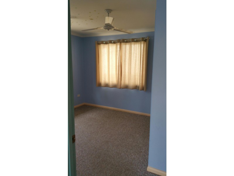 35 sayre, Boyne Island QLD 4680
