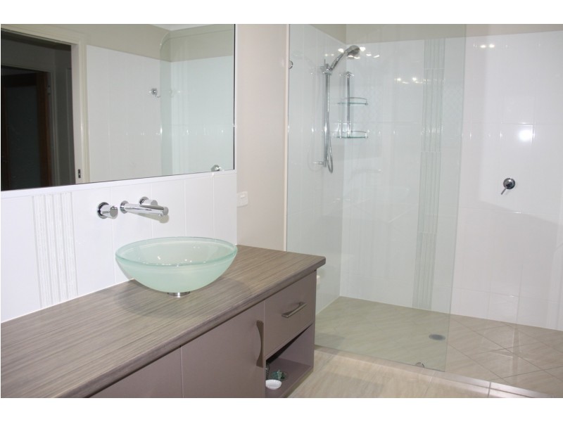 16 Lighthouse Drive, Boyne Island QLD 4680