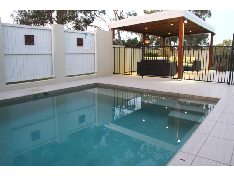 16 Lighthouse Drive, Boyne Island QLD 4680
