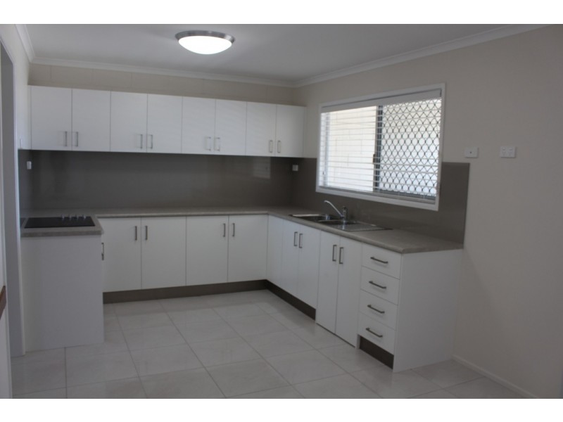 1.27 Centenary, Boyne Island QLD 4680