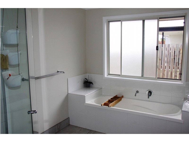 5 Wanda Drive, Boyne Island QLD 4680