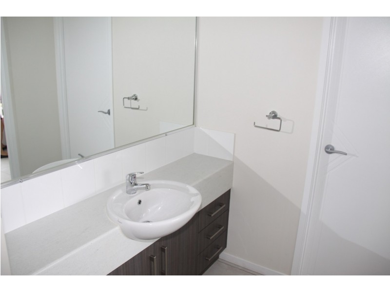 5 Wanda Drive, Boyne Island QLD 4680