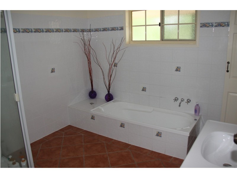 79 Broadacres Dr, Tannum Sands QLD 4680