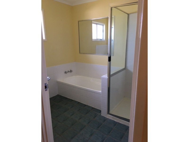 19 Katandra st, Boyne Island QLD 4680