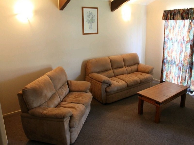 28 Centenary Drive, Boyne Island QLD 4680