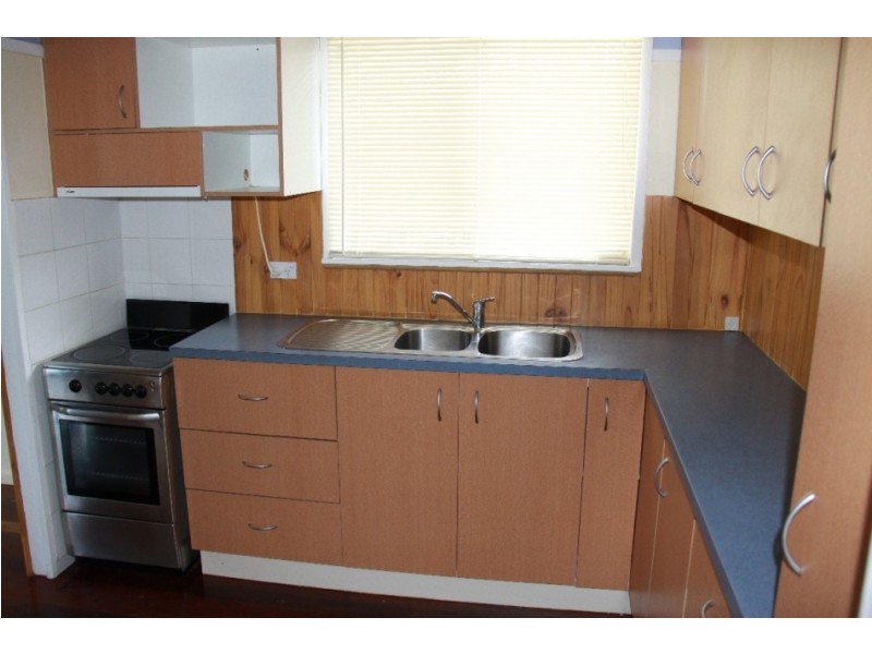 8 Marina Avenue, Boyne Island QLD 4680