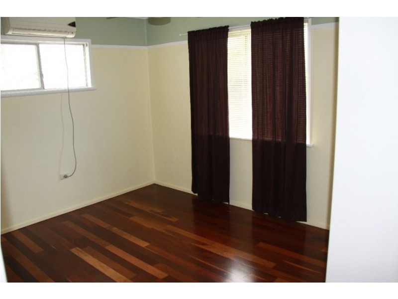 8 Marina Avenue, Boyne Island QLD 4680