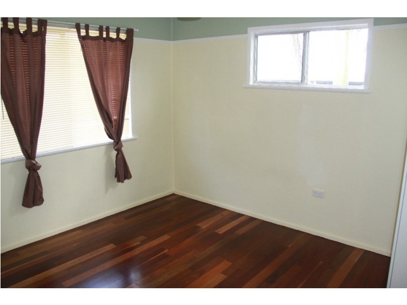 8 Marina Avenue, Boyne Island QLD 4680