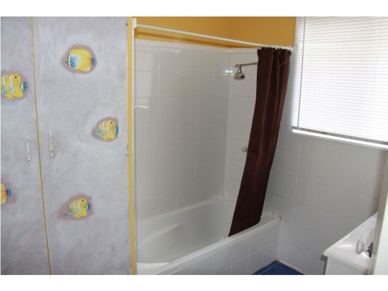 8 Marina Avenue, Boyne Island QLD 4680