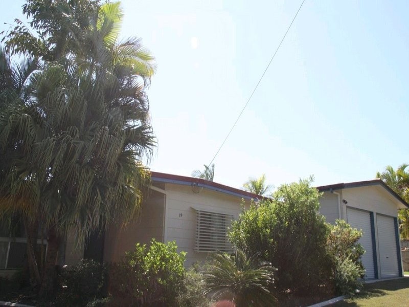 19 Wyndham Avenue, Boyne Island QLD 4680