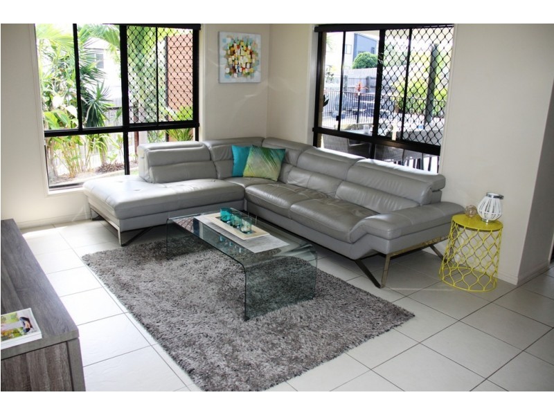 27 Lighthouse Dr, Boyne Island QLD 4680