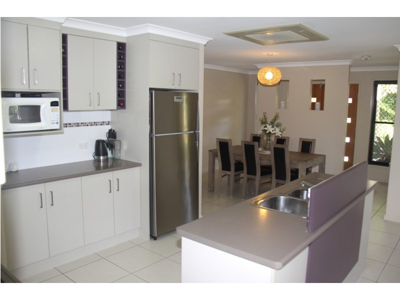 27 Lighthouse Dr, Boyne Island QLD 4680