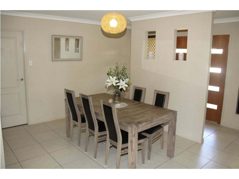 27 Lighthouse Dr, Boyne Island QLD 4680