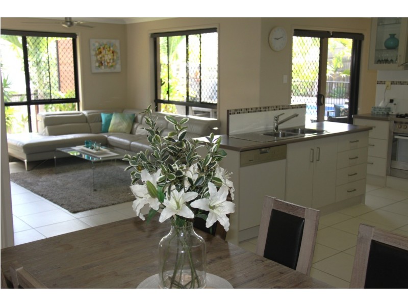 27 Lighthouse Dr, Boyne Island QLD 4680
