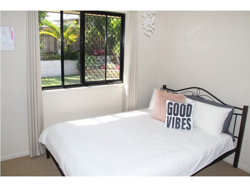 27 Lighthouse Dr, Boyne Island QLD 4680