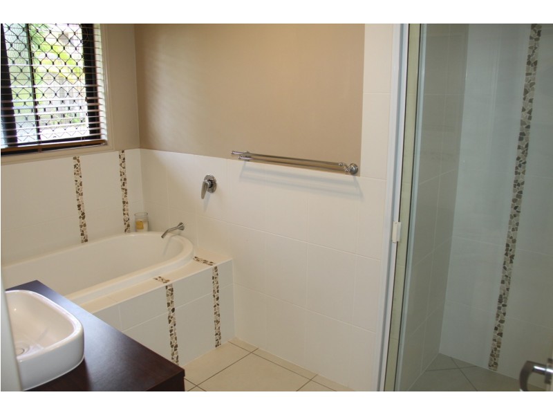 27 Lighthouse Dr, Boyne Island QLD 4680