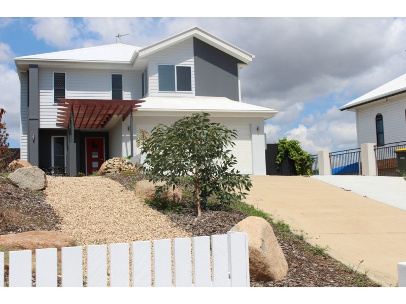 13 Richard st, Boyne Island QLD 4680