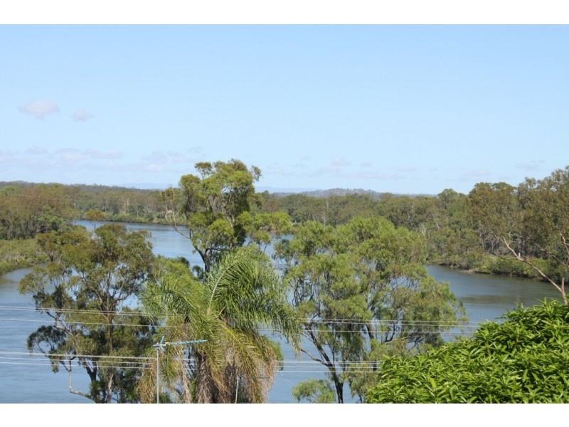 13 Richard st, Boyne Island QLD 4680
