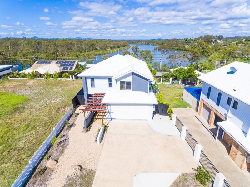 13 Richard st, Boyne Island QLD 4680