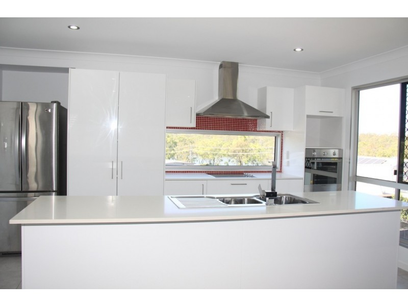 13 Richard st, Boyne Island QLD 4680