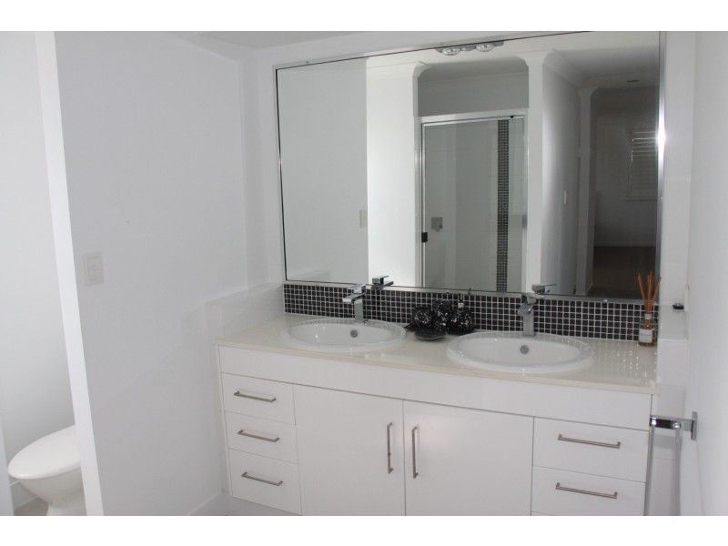 13 Richard st, Boyne Island QLD 4680