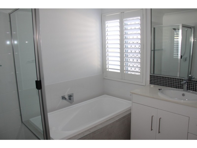 13 Richard st, Boyne Island QLD 4680