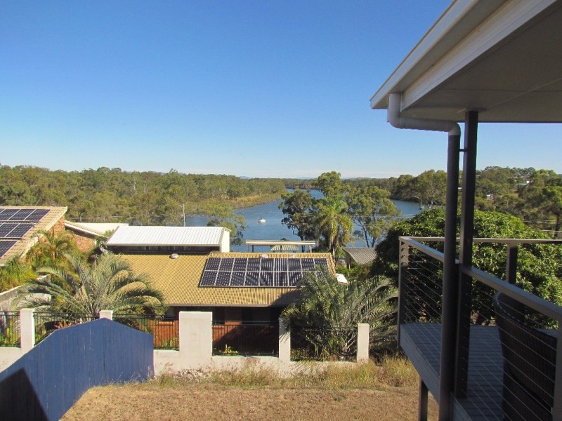 13 Richard st, Boyne Island QLD 4680
