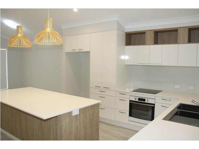 25 The Oaks Road, Tannum Sands QLD 4680