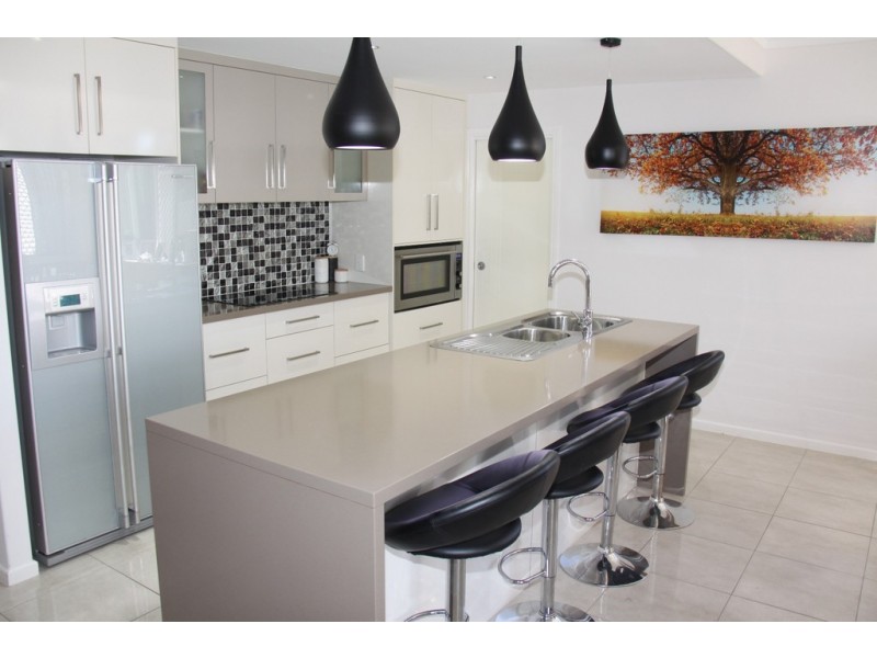 15 Riverside Dr, Tannum Sands QLD 4680