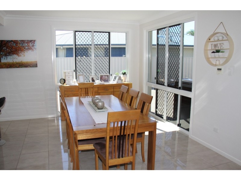 15 Riverside Dr, Tannum Sands QLD 4680