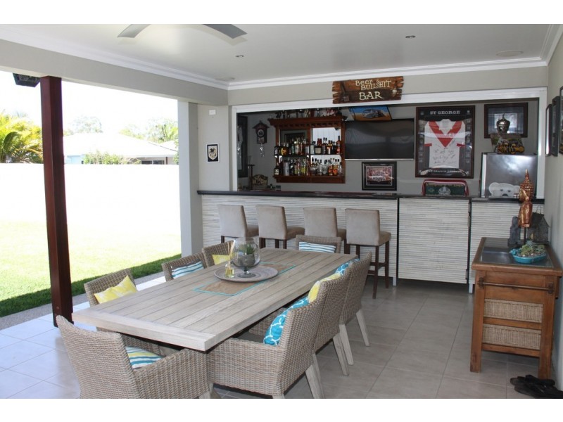 15 Riverside Dr, Tannum Sands QLD 4680